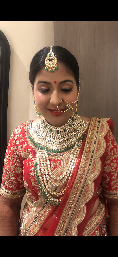 Bridal Makeup Services at Seema's Hair and Skin Clinique in Borivali West, Mumbai 3 Bridal Makeup Services at Seema’s Hair and Skin Clinique in Borivali West, Mumbai
