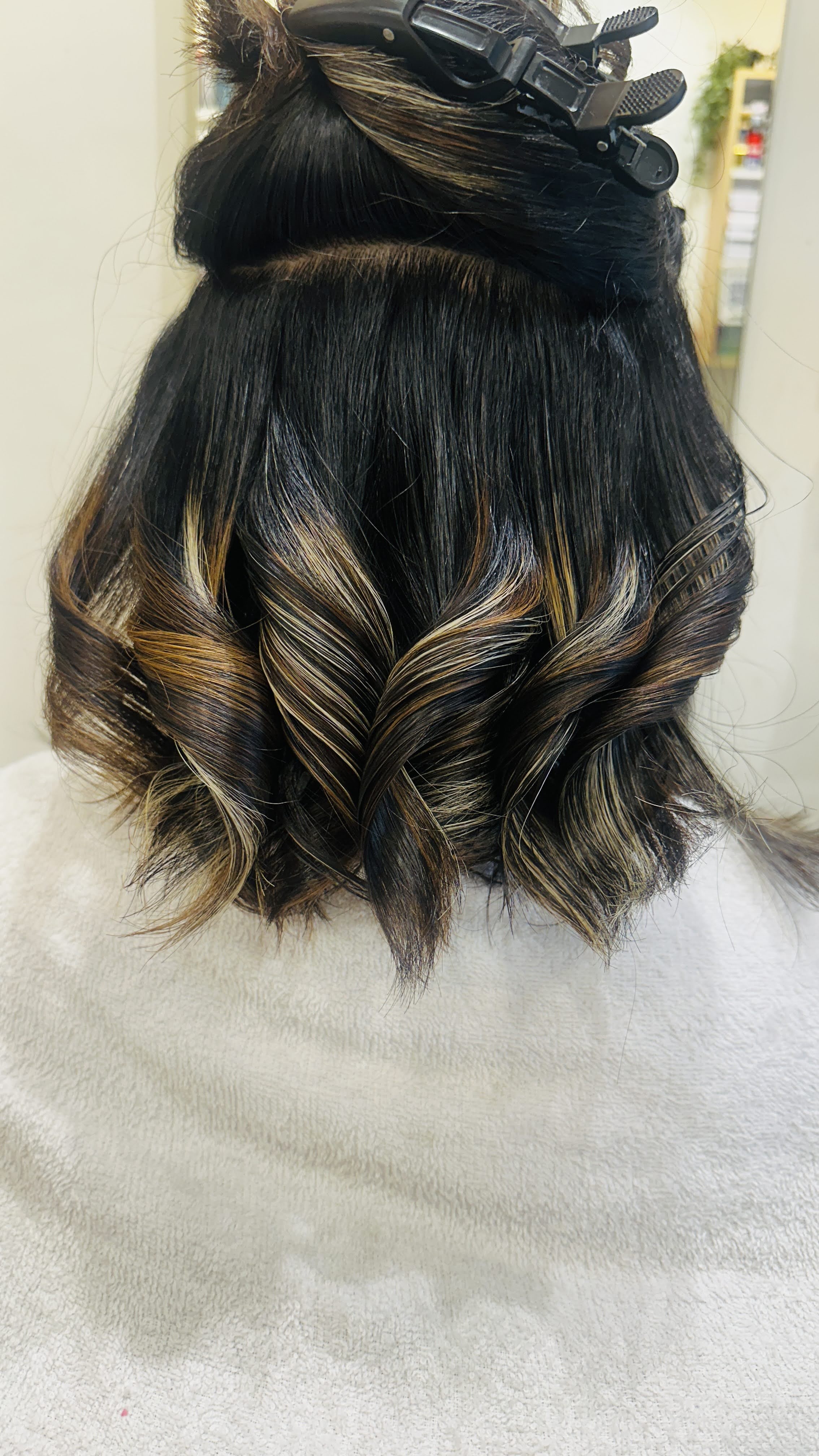 Sun-Kissed in Borivali: Why Caramel Balayage is the Ultimate Look for Mumbai's Dark Hair 1 Sun-Kissed in Borivali: Why Caramel Balayage is the Ultimate Look for Mumbai’s Dark Hair