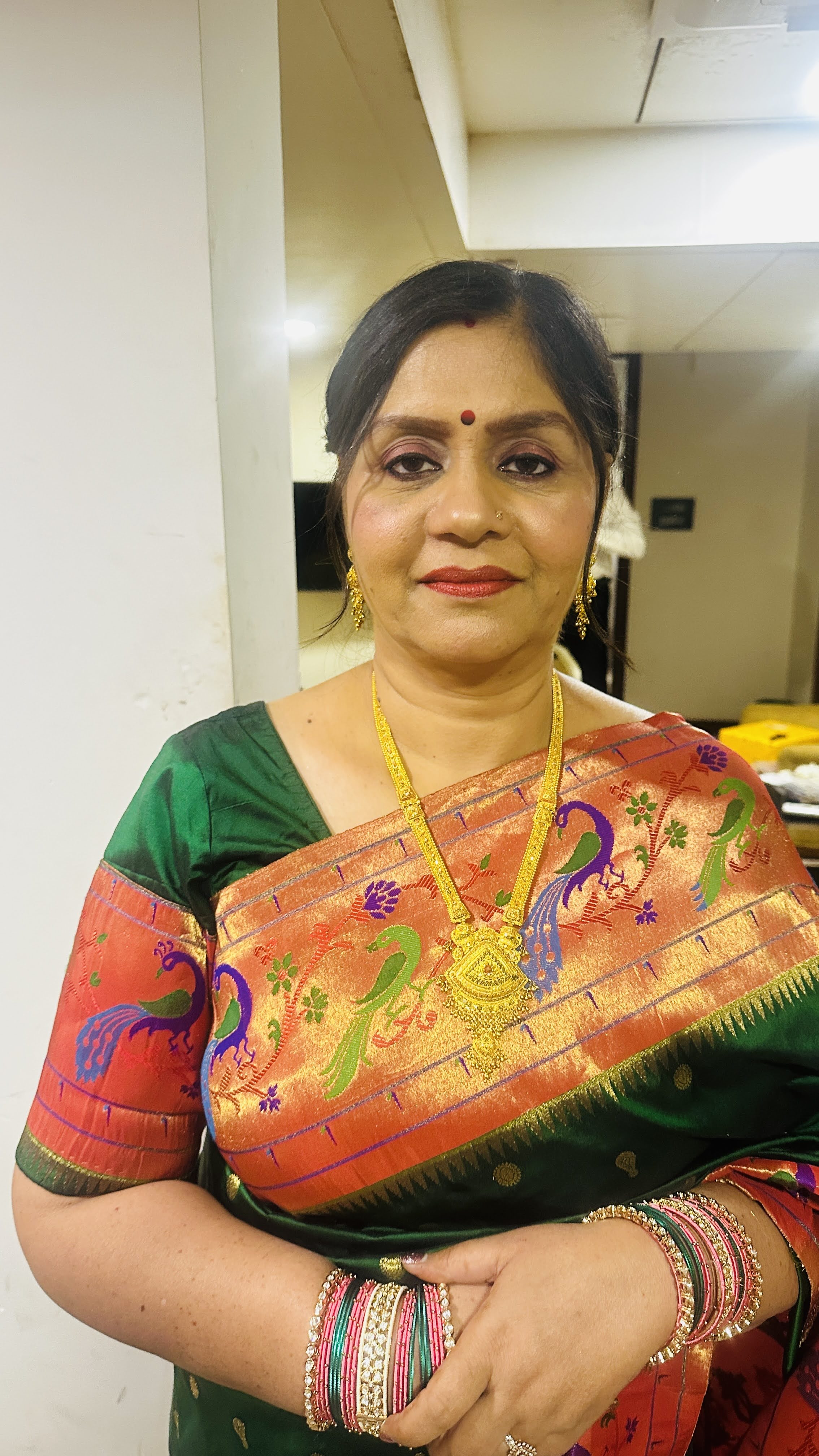 3 Reasons to Hire an Experienced Makeup Artist for Sider Makeup in Mumbai | Seema’s Hair & Skin Clinique 4 3 Reasons to Hire an Experienced Makeup Artist for Sider Makeup in Mumbai | Seema’s Hair & Skin Clinique